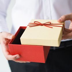 CERCHI REGALI ORIGINALI AMICI INVISIBILI? SCARPE E BORSE PER AVERE SUCCESSO IN PIENO!