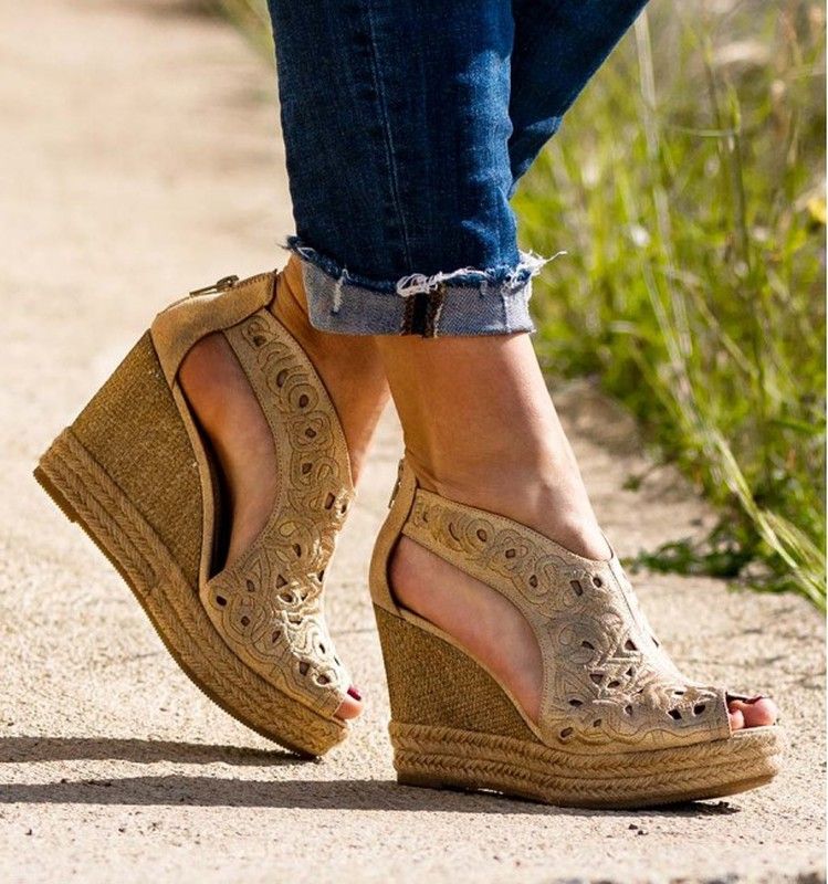 · ¿Estas buscando unas sandalias de cuña?