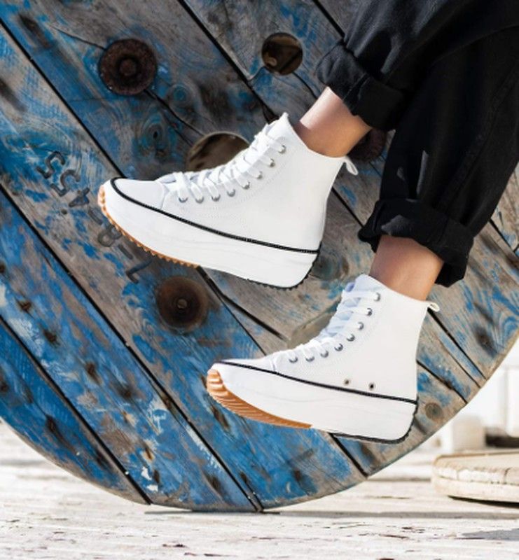 · Zapatillas Deportivas