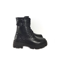 Botas Militares Con Tachuelas — Zapatos Calzados