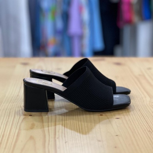 Sandália Slingback Com Salto Preto