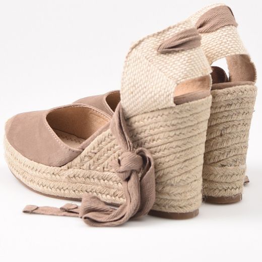 Alpargata Con Cuña Bergi Taupe marca Corina REF M4298