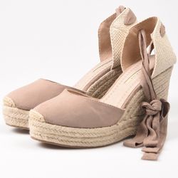 Alpargata Con Cuña Bergi Taupe marca Corina REF M4298