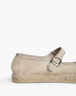 Sapatilhas de bailarina com sola em juta bege e fivela  Marca Corina REF. M6360