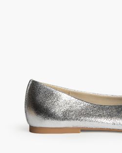 Sapatilha Mary Jean prateada da marca Corina, referência M6105.