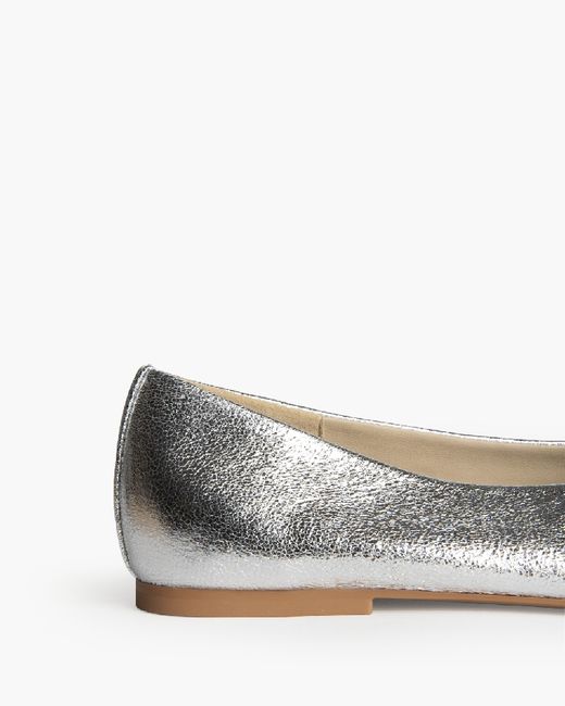 Sapatilha Mary Jean prateada da marca Corina, referência M6105.