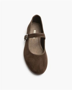 Bailarina Plana con Hebilla Café marca Corina REF. M6570