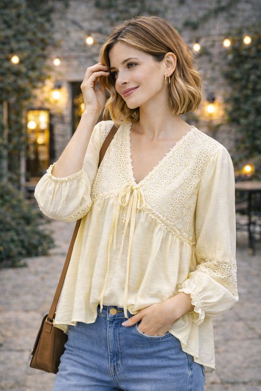 Camicetta gialla ricamata