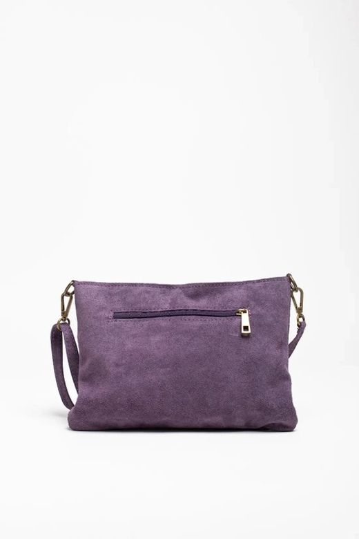 Bolsa de ombro de couro lilás com tachas douradas