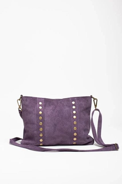 Bolsa de ombro de couro lilás com tachas douradas