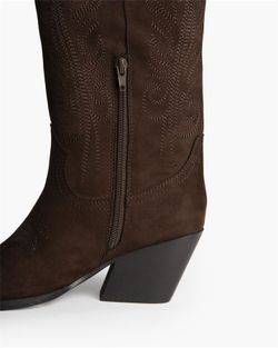 Bota Cowboy Alta con Bordado Café marca Corina REF. M6761
