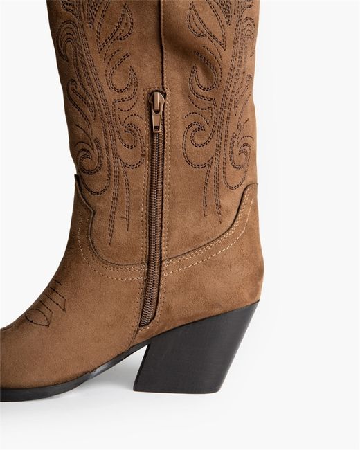 Bota Cowboy Alta con Bordado Camel marca Corina REF. M6761