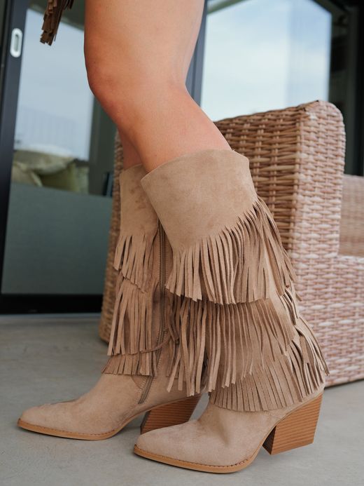 Bota de cowboy com franjas