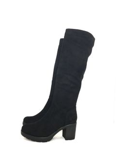 Botas altas de mulher com salto preto