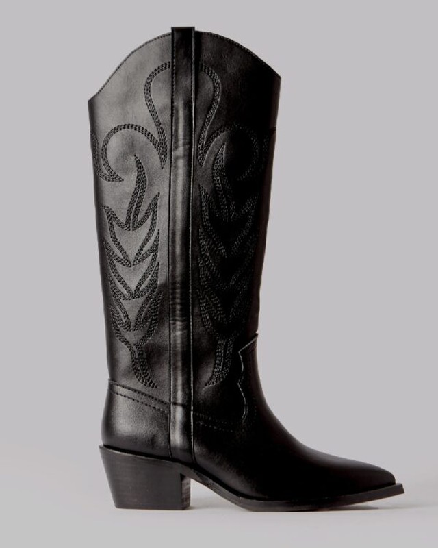 Botas Cowboy Negro marca Corina REF M3770 — Zapatos Calzados Germans