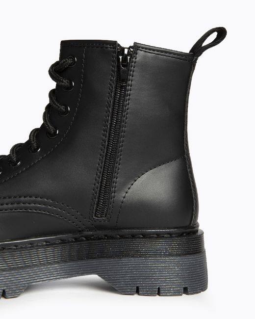 Botín Militar Negro Plataforma marca Corina REF M5860