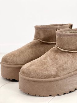 Bota cano baixo forrada com plataforma cinza