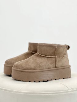 Bota cano baixo forrada com plataforma cinza