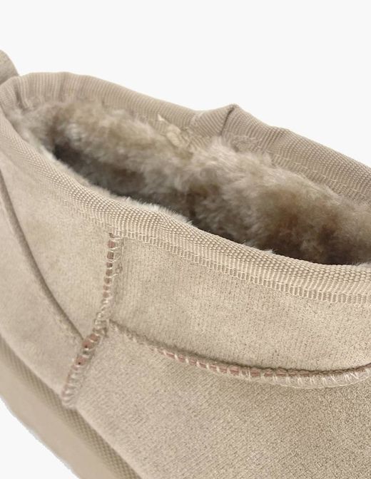 Bota cano baixo forrada com plataforma cinza