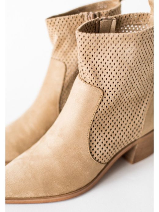 Botín Campero Primavera Verano Camel marca Corina REF. M3018