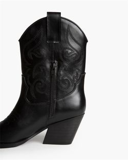 Botín Cowboy Negro con Bordado marca Corina REF. M6760