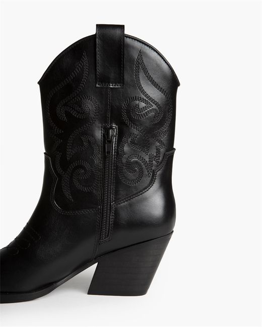 Botín Cowboy Negro con Bordado marca Corina REF. M6760