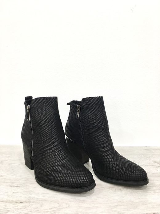 Botín Eva Negro marca Corina REF 2871