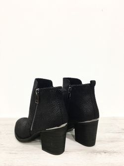 Botín Eva Negro marca Corina REF 2871