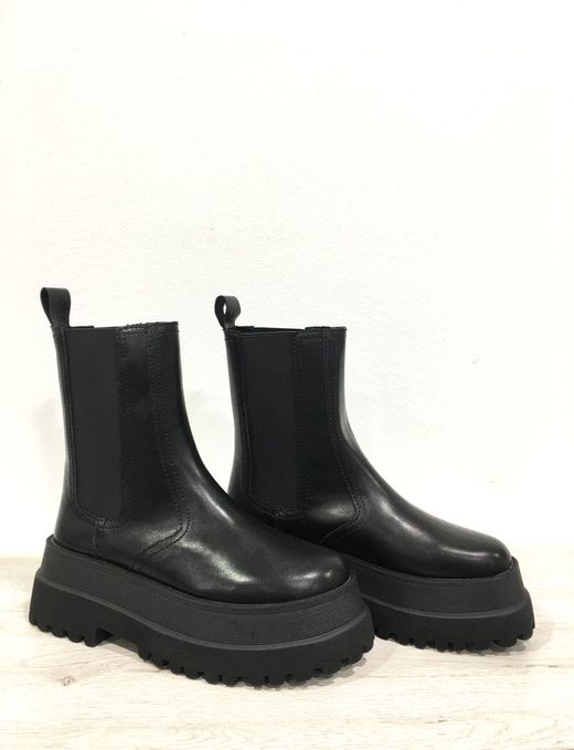 Botín Luvea Negro marca Corina REF a2671