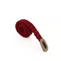 Ceinture étroite en cuir tressé rouge