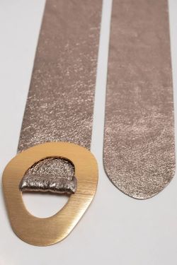 Ceinture Fendue Champagne Métallisée Avec Grande Boucle Dorée