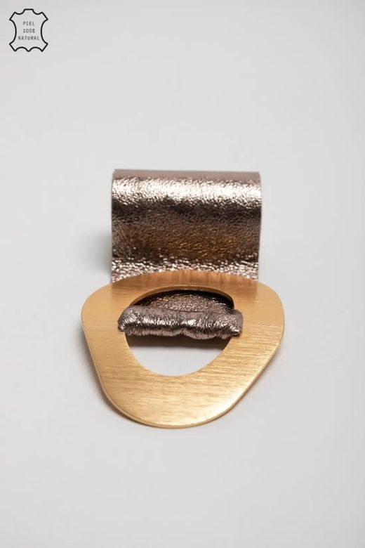 Ceinture Fendue Champagne Métallisée Avec Grande Boucle Dorée