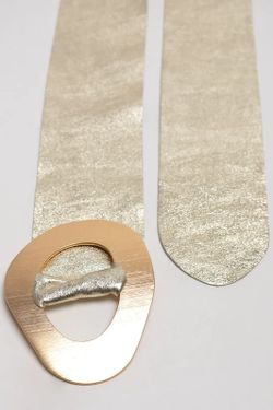 Cinto dividido dourado metálico com fivela grande dourada