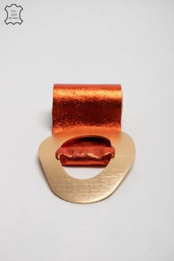 Ceinture Fendue Orange Métallisée Avec Grande Boucle Dorée
