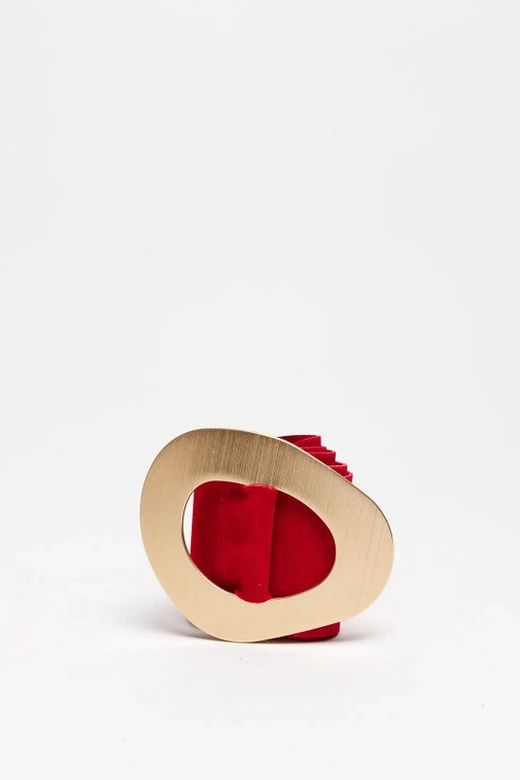 Ceinture Rouge En Cuir Fendu Avec Grande Boucle Dorée