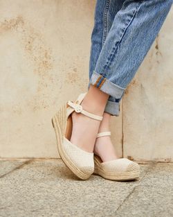 Cuña Baja De Esparto Efecto Crochet Beige