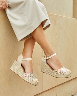 Cuña De Esparto Con Bordado Floral Beige