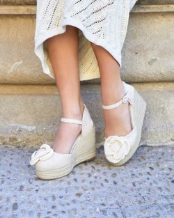 Zeppa in sparto beige con fiori