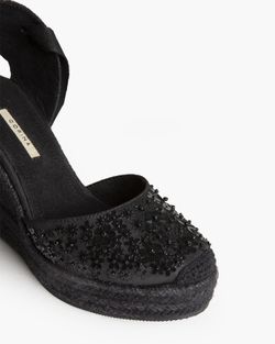 Anabela Esparto com acabamento em preto brilhante, marca Corina, REF M6192