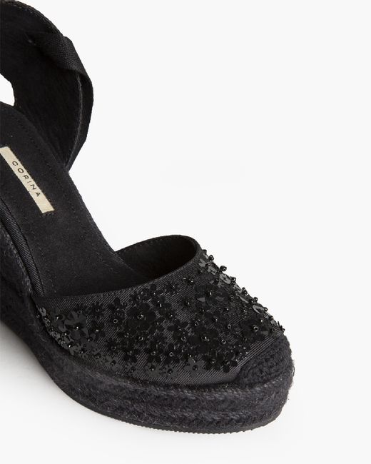 Anabela Esparto com acabamento em preto brilhante, marca Corina, REF M6192