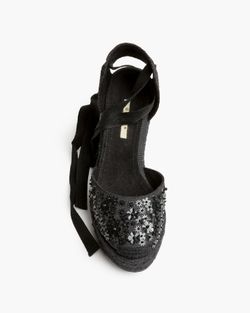 Anabela Esparto com acabamento em preto brilhante, marca Corina, REF M6192