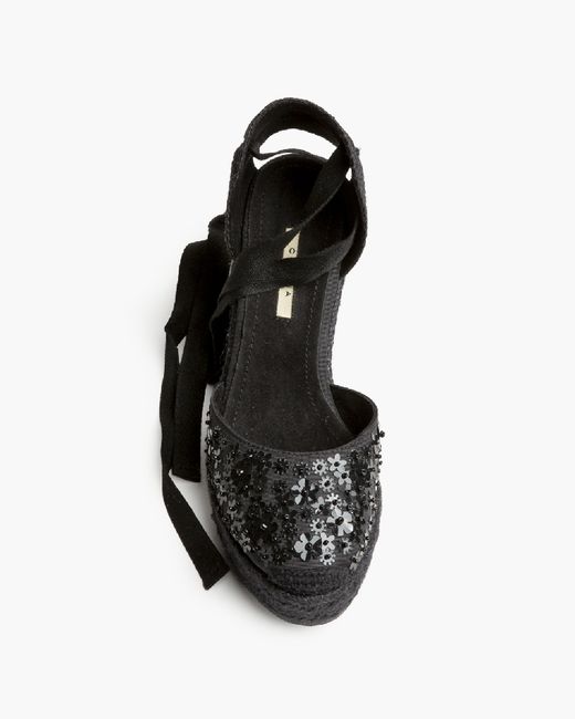 Anabela Esparto com acabamento em preto brilhante, marca Corina, REF M6192