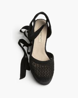 Sandália anabela preta em crochet esparto da marca Corina REF M6340