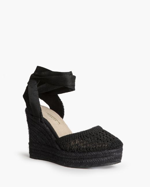 Sandália anabela preta em crochet esparto da marca Corina REF M6340