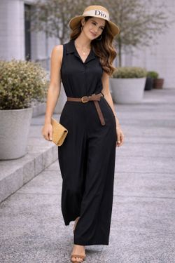 Elegante tuta senza maniche con cintura nera intrecciata