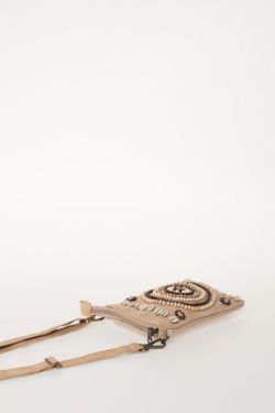 Suporte para celular de ráfia com conchas