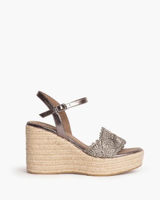 Sandalia Con Cuña Bronce marca Corina REF M4341