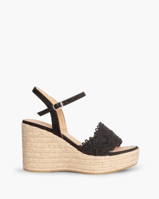 Sandalia Con Cuña Negro marca Corina REF M4341