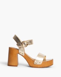 Sandalia Con Tacón de Madera Oro marca Corina REF M4410