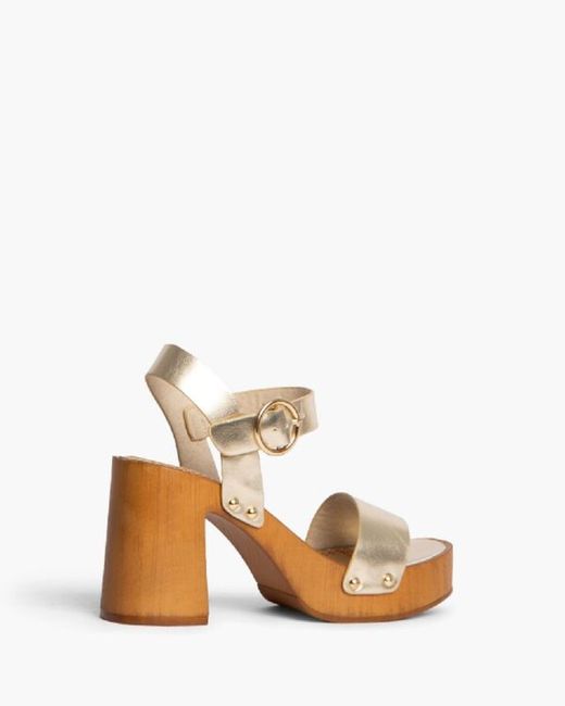 Sandalia Con Tacón de Madera Oro marca Corina REF M4410